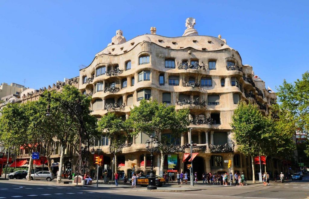 Casa Mila a Barcellona - la creazione di Antonio Gaudi