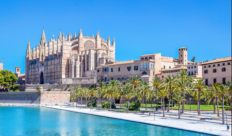 visit Cathedral of Santa Maria of Palma