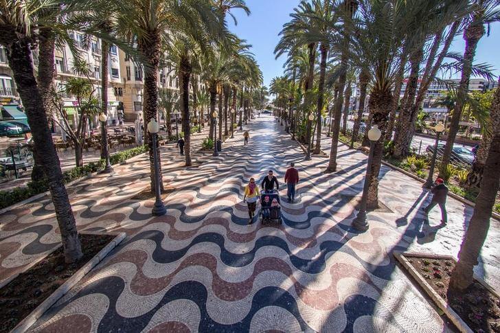 Playa y paseo marítimo de Alicante