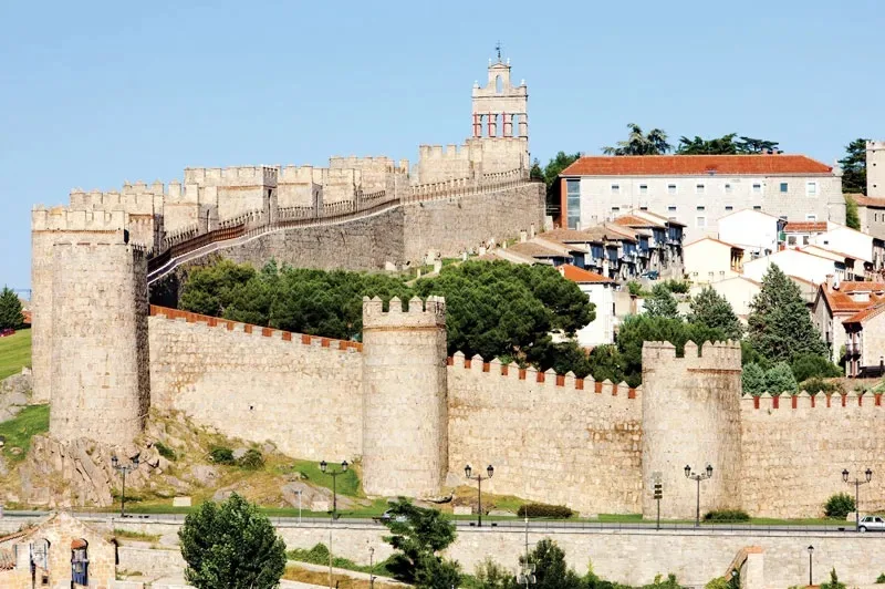 Explorez les murs d'Avila