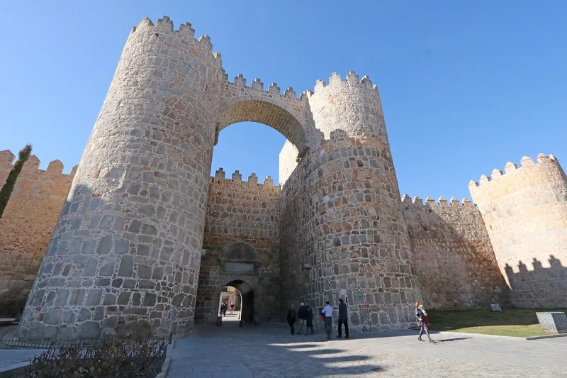 guia de visita às muralhas de ávila